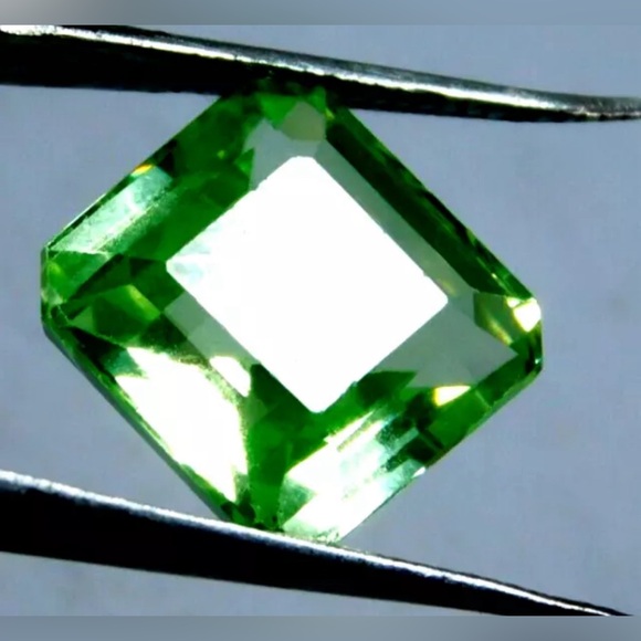 Unterated Natural 8.05 Cts. green peridot emerald Loose Gemstone - Picture 3 of 4